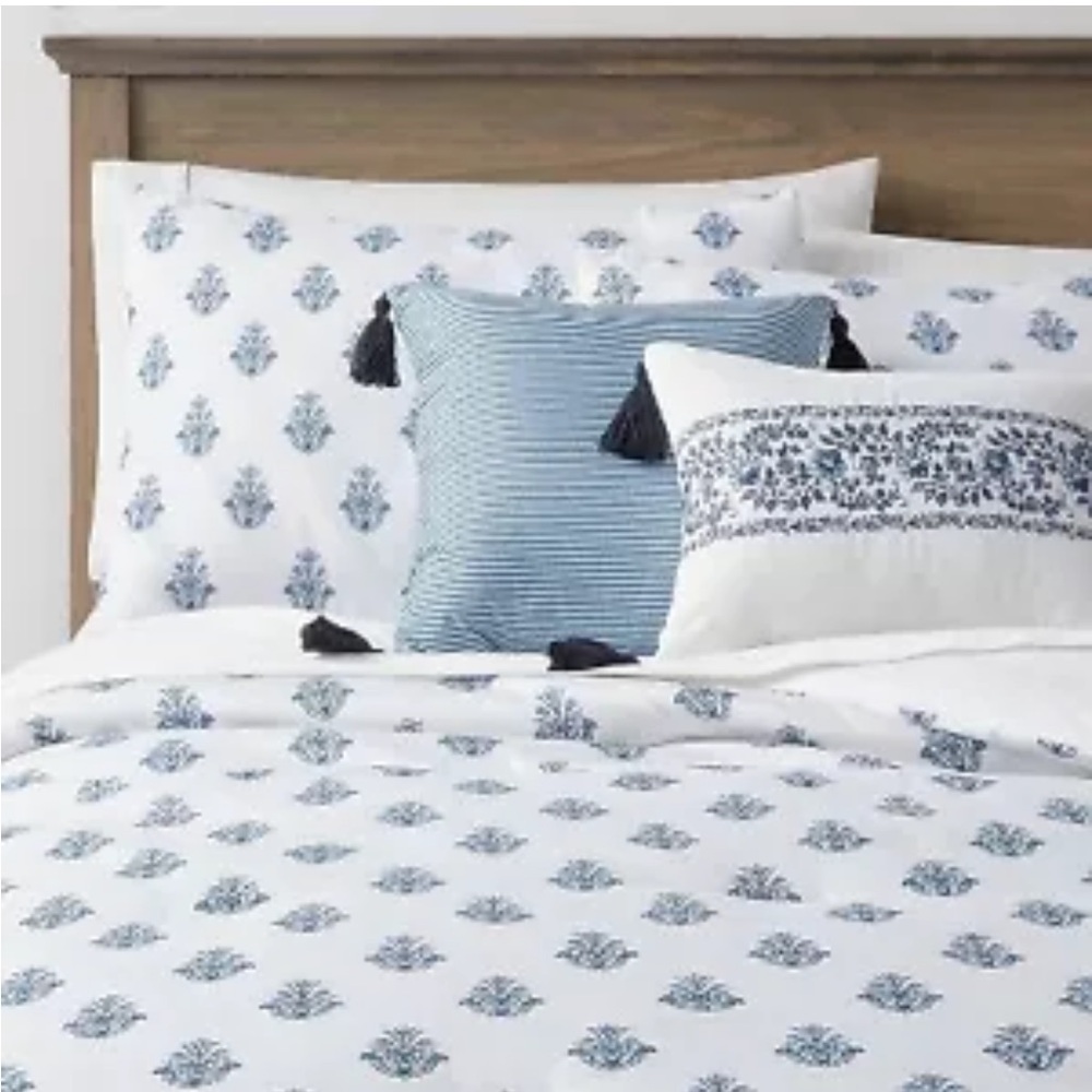Threshold F/Q 5 Pc Comforter Set , Block Print with Border, Blue/White